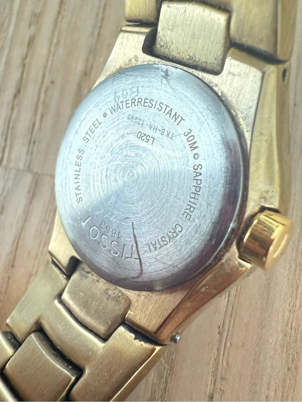 Tissot 1853 ladies round gold tone link bracelet Swiss watch NEW BATTERY